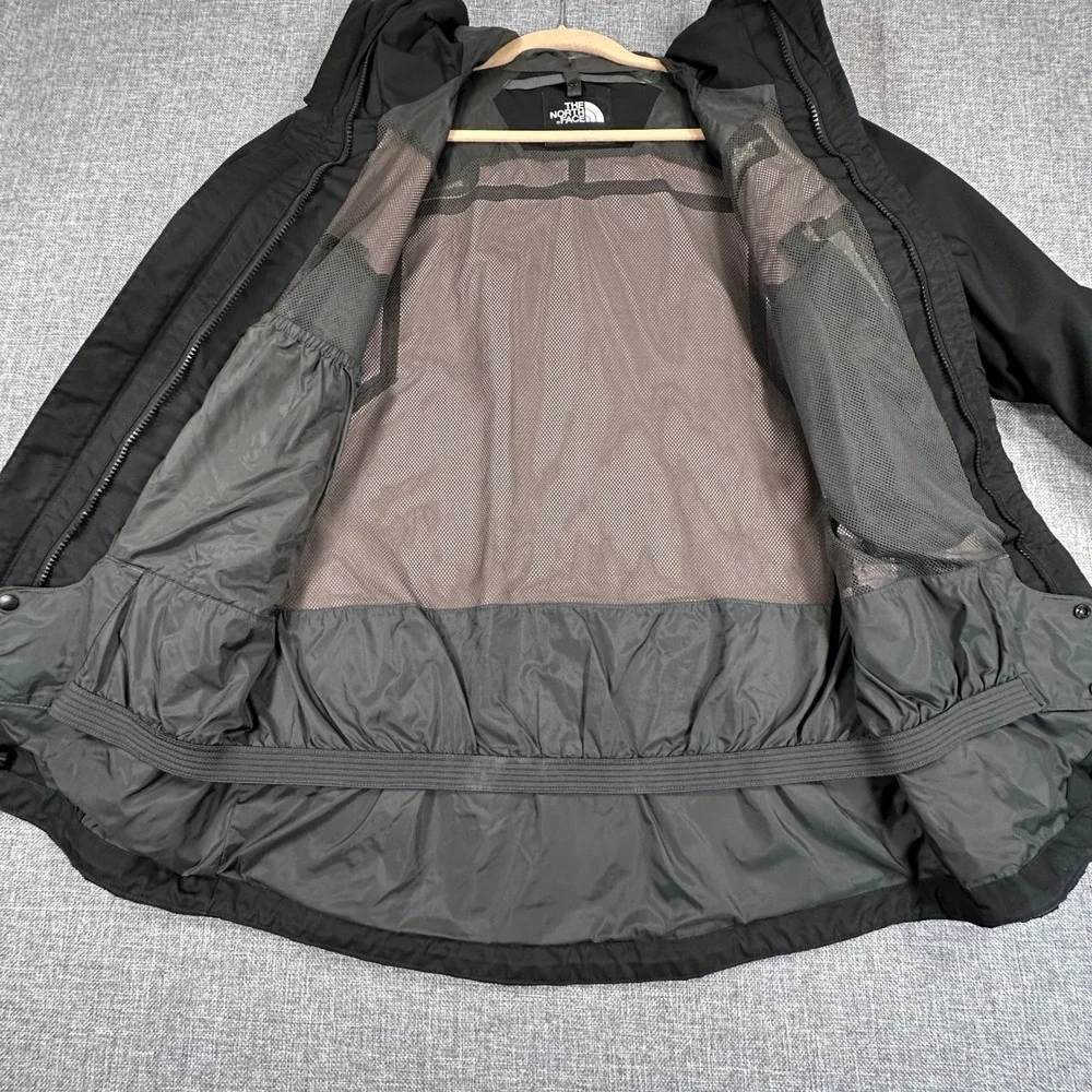 The North Face Chakal Insulated Jacket Mens Small DryVent Waterproof Zip Venting